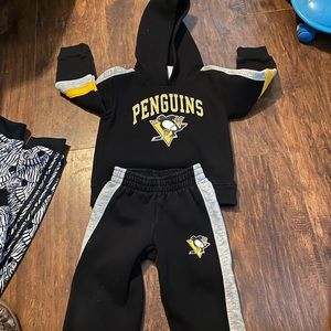 NHL Penguins Sweat Suit.